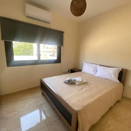 Philip Spacious شقة